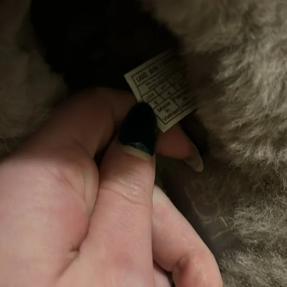 New without box Ugg alpine slippers size 6 - Picture 2 of 3